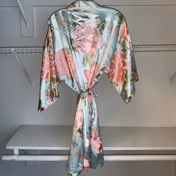 Elegant Satin Bridal Robe - Picture 2 of 8